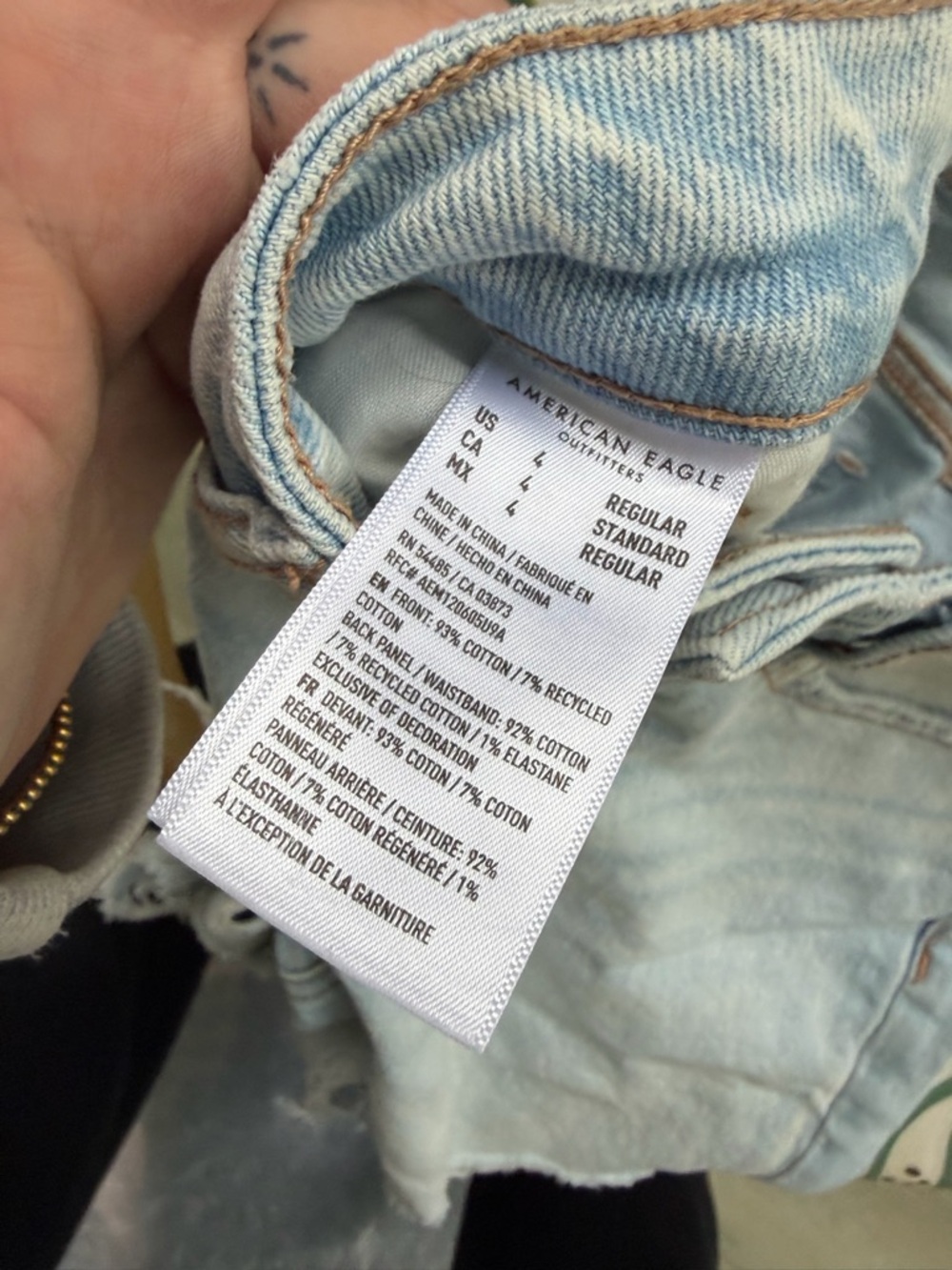 American Eagle Outfitters Light Wash Ripped Denim Jeans - Picture 4 of 4